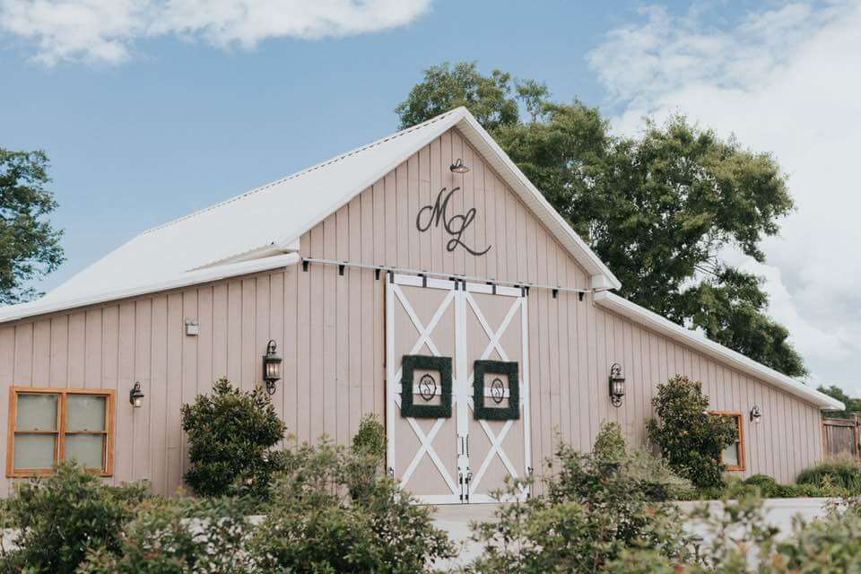 Front of the big barn at The Venue at Murphy Lane